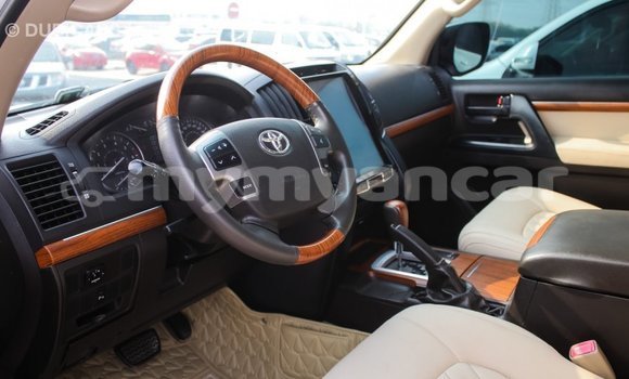 Acheter Import Voiture Toyota Land Cruiser Blanc à Import - Dubai, #<Region:0x000000000c5121b8> Acheter Import Voiture Toyota Land Cruiser Blanc à Import - Dubai, #<Region:0x000000000c5121b8>