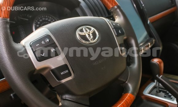 Acheter Import Voiture Toyota Land Cruiser Blanc à Import - Dubai, #<Region:0x000000000c5121b8> Acheter Import Voiture Toyota Land Cruiser Blanc à Import - Dubai, #<Region:0x000000000c5121b8>