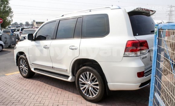 Acheter Import Voiture Toyota Land Cruiser Blanc à Import - Dubai, #<Region:0x000000000c5121b8> Acheter Import Voiture Toyota Land Cruiser Blanc à Import - Dubai, #<Region:0x000000000c5121b8>