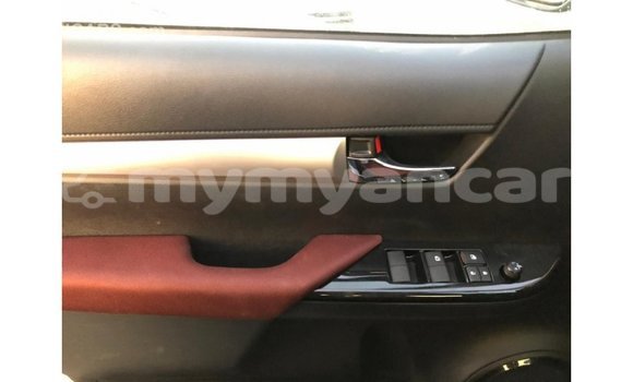 သွင်းကုန် Toyota Hilux White ကား Import - Dubai Ayeyarwady သွင်းကုန် Toyota Hilux White ကား Import - Dubai Ayeyarwady