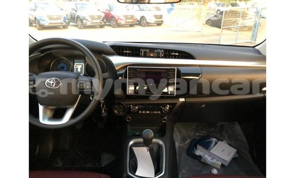 သွင်းကုန် Toyota Hilux White ကား Import - Dubai Ayeyarwady သွင်းကုန် Toyota Hilux White ကား Import - Dubai Ayeyarwady