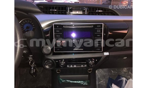 သွင်းကုန် Toyota Hilux White ကား Import - Dubai Ayeyarwady သွင်းကုန် Toyota Hilux White ကား Import - Dubai Ayeyarwady