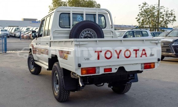 Buy Import Toyota Land Cruiser White Car in Import - Dubai in Ayeyarwady Buy Import Toyota Land Cruiser White Car in Import - Dubai in Ayeyarwady