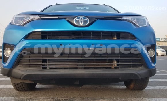 သွင်းကုန် Toyota HiAce Blue ထရပ်ကား Import - Dubai Ayeyarwady သွင်းကုန် Toyota HiAce Blue ထရပ်ကား Import - Dubai Ayeyarwady