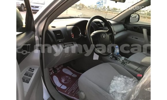 Buy Import Toyota Highlander Other Car in Import - Dubai in Ayeyarwady Buy Import Toyota Highlander Other Car in Import - Dubai in Ayeyarwady