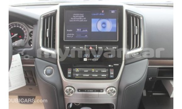 Buy Import Toyota Land Cruiser White Car in Import - Dubai in Ayeyarwady Buy Import Toyota Land Cruiser White Car in Import - Dubai in Ayeyarwady