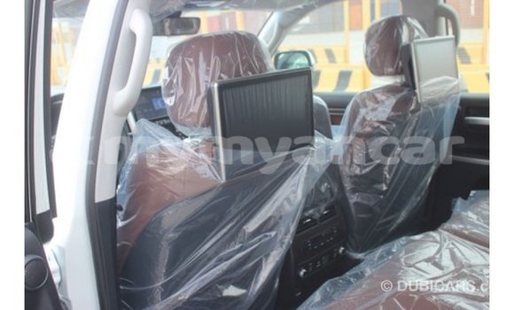 Buy Import Toyota Land Cruiser White Car in Import - Dubai in Ayeyarwady Buy Import Toyota Land Cruiser White Car in Import - Dubai in Ayeyarwady