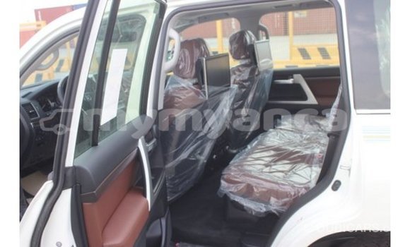 Buy Import Toyota Land Cruiser White Car in Import - Dubai in Ayeyarwady Buy Import Toyota Land Cruiser White Car in Import - Dubai in Ayeyarwady