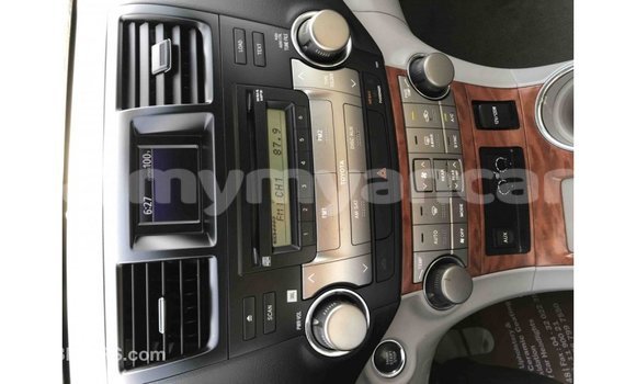 သွင်းကုန် Toyota Highlander Black ကား Import - Dubai Ayeyarwady သွင်းကုန် Toyota Highlander Black ကား Import - Dubai Ayeyarwady