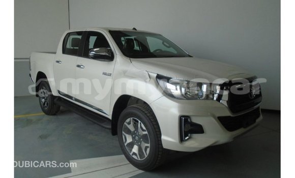 Buy Import Toyota Hilux White Car in Import - Dubai in Ayeyarwady Buy Import Toyota Hilux White Car in Import - Dubai in Ayeyarwady