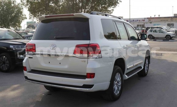 Buy Import Toyota Land Cruiser White Car in Import - Dubai in Ayeyarwady Buy Import Toyota Land Cruiser White Car in Import - Dubai in Ayeyarwady
