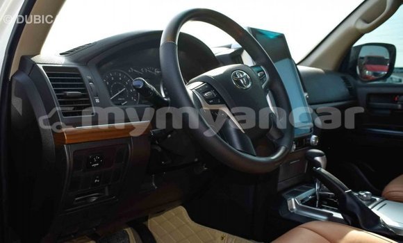 Buy Import Toyota Land Cruiser White Car in Import - Dubai in Ayeyarwady Buy Import Toyota Land Cruiser White Car in Import - Dubai in Ayeyarwady