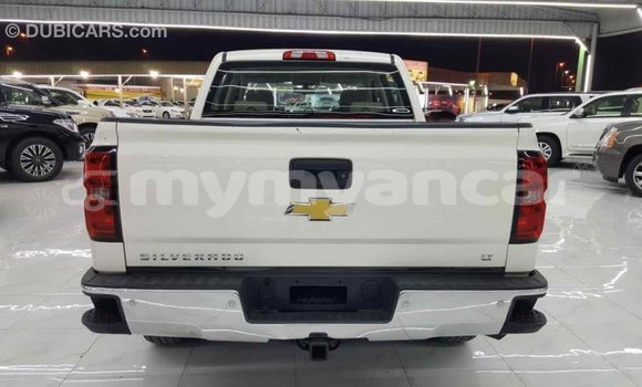သွင်းကုန် Chevrolet Silverado White ကား Import - Dubai Ayeyarwady သွင်းကုန် Chevrolet Silverado White ကား Import - Dubai Ayeyarwady