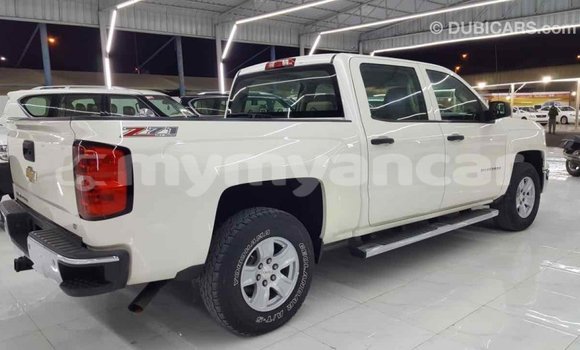 သွင်းကုန် Chevrolet Silverado White ကား Import - Dubai Ayeyarwady သွင်းကုန် Chevrolet Silverado White ကား Import - Dubai Ayeyarwady