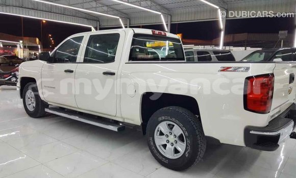 သွင်းကုန် Chevrolet Silverado White ကား Import - Dubai Ayeyarwady သွင်းကုန် Chevrolet Silverado White ကား Import - Dubai Ayeyarwady