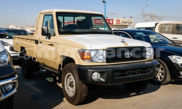 သွင်းကုန် Toyota Land Cruiser Beige ကား Import - Dubai Ayeyarwady သွင်းကုန် Toyota Land Cruiser Beige ကား Import - Dubai Ayeyarwady