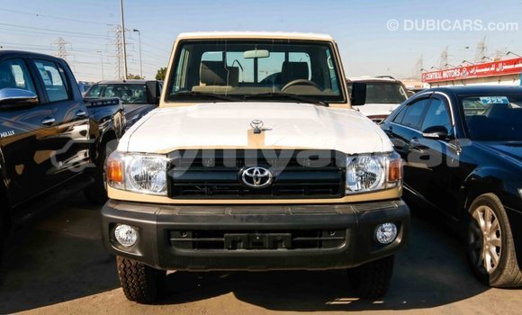 သွင်းကုန် Toyota Land Cruiser Beige ကား Import - Dubai Ayeyarwady သွင်းကုန် Toyota Land Cruiser Beige ကား Import - Dubai Ayeyarwady