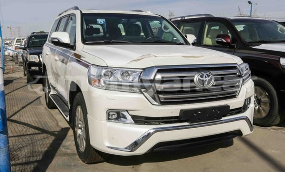 သွင်းကုန် Toyota Land Cruiser White ကား Import - Dubai Ayeyarwady သွင်းကုန် Toyota Land Cruiser White ကား Import - Dubai Ayeyarwady