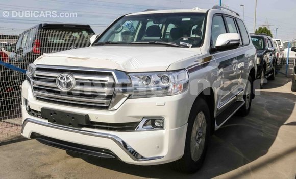 သွင်းကုန် Toyota Land Cruiser White ကား Import - Dubai Ayeyarwady သွင်းကုန် Toyota Land Cruiser White ကား Import - Dubai Ayeyarwady