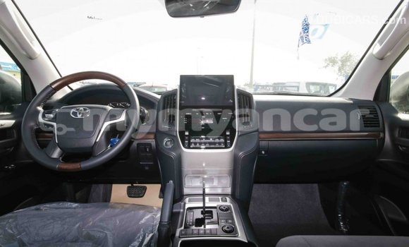 သွင်းကုန် Toyota Land Cruiser White ကား Import - Dubai Ayeyarwady သွင်းကုန် Toyota Land Cruiser White ကား Import - Dubai Ayeyarwady