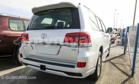 သွင်းကုန် Toyota Land Cruiser White ကား Import - Dubai Ayeyarwady သွင်းကုန် Toyota Land Cruiser White ကား Import - Dubai Ayeyarwady