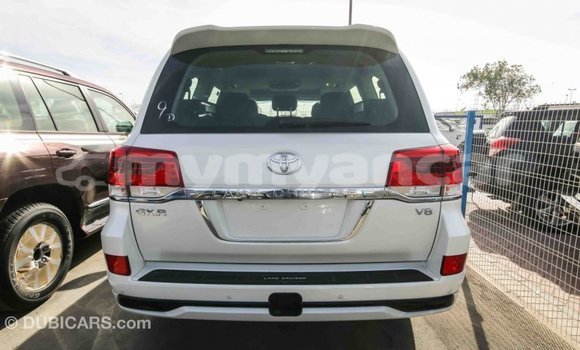 သွင်းကုန် Toyota Land Cruiser White ကား Import - Dubai Ayeyarwady သွင်းကုန် Toyota Land Cruiser White ကား Import - Dubai Ayeyarwady