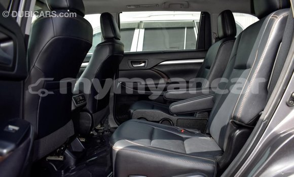 Buy Import Toyota Highlander Other Car in Import - Dubai in Ayeyarwady Buy Import Toyota Highlander Other Car in Import - Dubai in Ayeyarwady