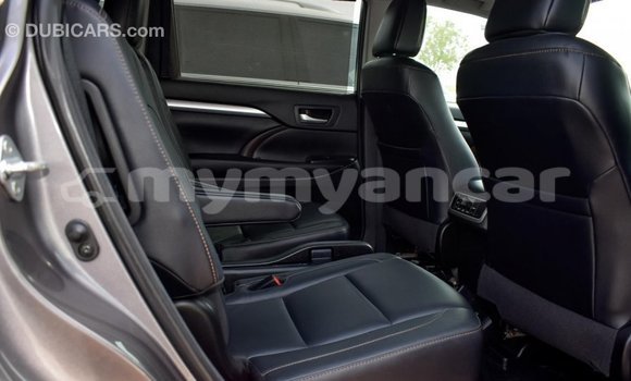 Buy Import Toyota Highlander Other Car in Import - Dubai in Ayeyarwady Buy Import Toyota Highlander Other Car in Import - Dubai in Ayeyarwady