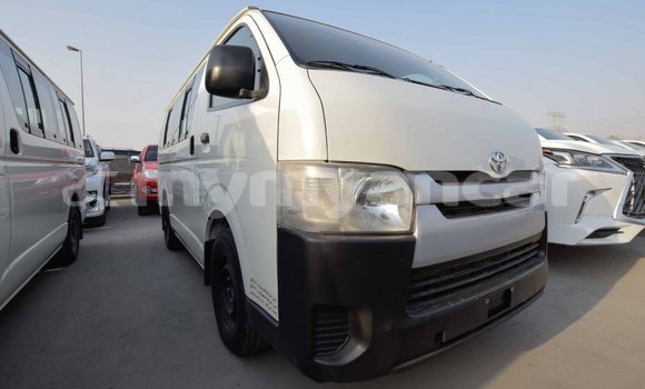 သွင်းကုန် Toyota Hiace White ကား Import - Dubai Ayeyarwady သွင်းကုန် Toyota Hiace White ကား Import - Dubai Ayeyarwady