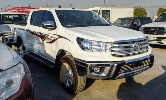 သွင်းကုန် Toyota Hilux White ကား Import - Dubai Ayeyarwady သွင်းကုန် Toyota Hilux White ကား Import - Dubai Ayeyarwady