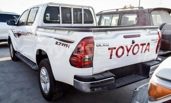 သွင်းကုန် Toyota Hilux White ကား Import - Dubai Ayeyarwady သွင်းကုန် Toyota Hilux White ကား Import - Dubai Ayeyarwady
