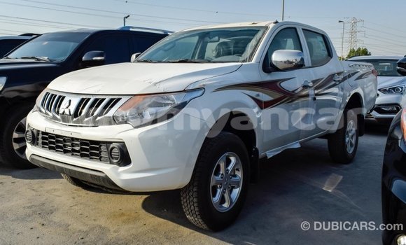 သွင်းကုန် Mitsubishi L200 White ကား Import - Dubai Ayeyarwady သွင်းကုန် Mitsubishi L200 White ကား Import - Dubai Ayeyarwady