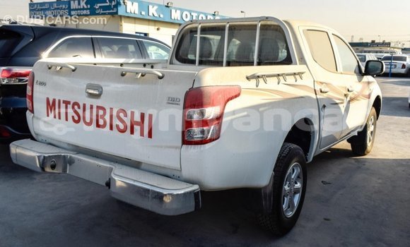 သွင်းကုန် Mitsubishi L200 White ကား Import - Dubai Ayeyarwady သွင်းကုန် Mitsubishi L200 White ကား Import - Dubai Ayeyarwady