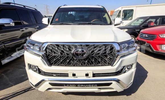 Buy Import Toyota Land Cruiser White Car in Import - Dubai in Ayeyarwady Buy Import Toyota Land Cruiser White Car in Import - Dubai in Ayeyarwady