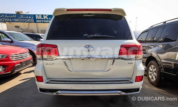 Buy Import Toyota Land Cruiser White Car in Import - Dubai in Ayeyarwady Buy Import Toyota Land Cruiser White Car in Import - Dubai in Ayeyarwady