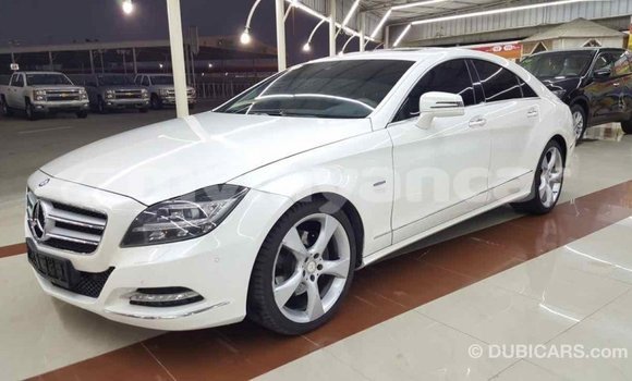 သွင်းကုန် Mercedes-Benz 190 (W201) White ကား Import - Dubai Ayeyarwady သွင်းကုန် Mercedes-Benz 190 (W201) White ကား Import - Dubai Ayeyarwady