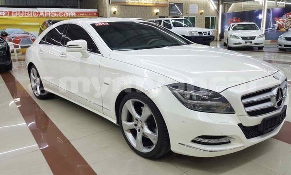 သွင်းကုန် Mercedes-Benz 190 (W201) White ကား Import - Dubai Ayeyarwady သွင်းကုန် Mercedes-Benz 190 (W201) White ကား Import - Dubai Ayeyarwady