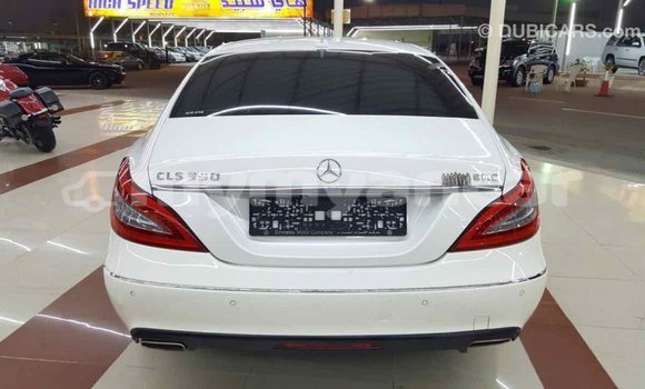 သွင်းကုန် Mercedes-Benz 190 (W201) White ကား Import - Dubai Ayeyarwady သွင်းကုန် Mercedes-Benz 190 (W201) White ကား Import - Dubai Ayeyarwady