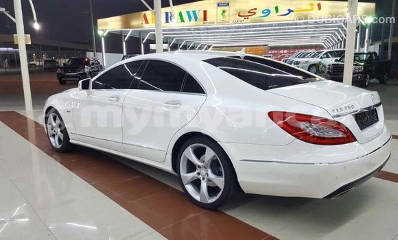 သွင်းကုန် Mercedes-Benz 190 (W201) White ကား Import - Dubai Ayeyarwady သွင်းကုန် Mercedes-Benz 190 (W201) White ကား Import - Dubai Ayeyarwady