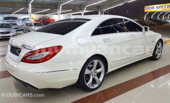သွင်းကုန် Mercedes-Benz 190 (W201) White ကား Import - Dubai Ayeyarwady သွင်းကုန် Mercedes-Benz 190 (W201) White ကား Import - Dubai Ayeyarwady