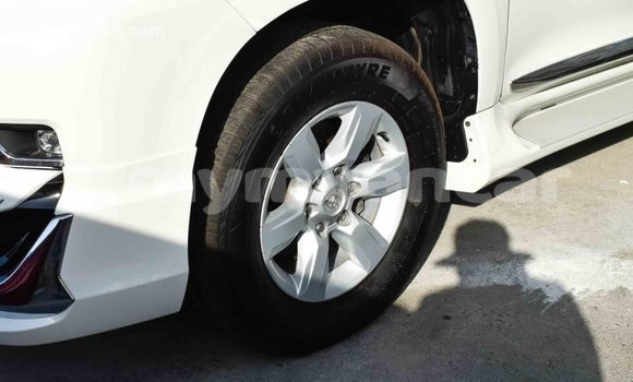 သွင်းကုန် Toyota Prado White ကား Import - Dubai Ayeyarwady သွင်းကုန် Toyota Prado White ကား Import - Dubai Ayeyarwady
