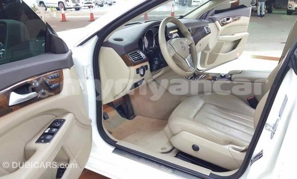 သွင်းကုန် Mercedes-Benz 190 (W201) White ကား Import - Dubai Ayeyarwady သွင်းကုန် Mercedes-Benz 190 (W201) White ကား Import - Dubai Ayeyarwady