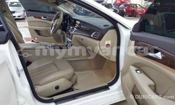 သွင်းကုန် Mercedes-Benz 190 (W201) White ကား Import - Dubai Ayeyarwady သွင်းကုန် Mercedes-Benz 190 (W201) White ကား Import - Dubai Ayeyarwady