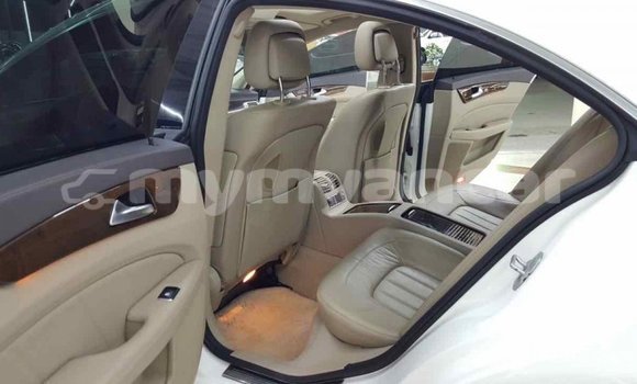 Acheter Import Voiture Mercedes-Benz 190 (W201) Blanc à Import - Dubai, #<Region:0x000000000c5121b8>