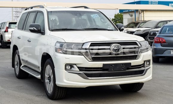 Buy Import Toyota Land Cruiser White Car in Import - Dubai in Ayeyarwady Buy Import Toyota Land Cruiser White Car in Import - Dubai in Ayeyarwady