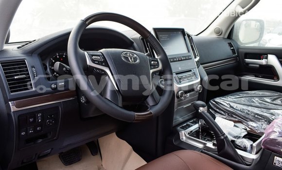 Buy Import Toyota Land Cruiser White Car in Import - Dubai in Ayeyarwady Buy Import Toyota Land Cruiser White Car in Import - Dubai in Ayeyarwady