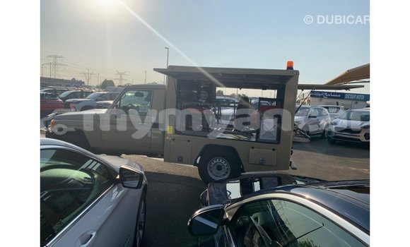 Buy Import Toyota Land Cruiser Beige Car in Import - Dubai in Ayeyarwady Buy Import Toyota Land Cruiser Beige Car in Import - Dubai in Ayeyarwady