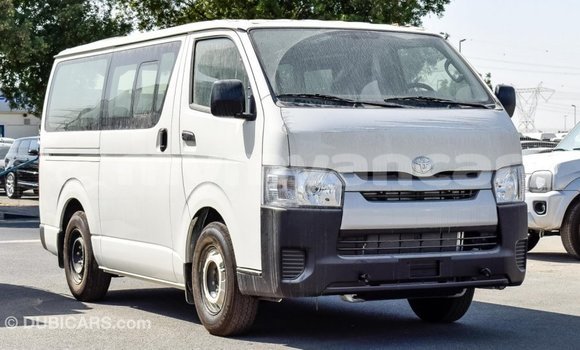 Buy Import Toyota Hiace White Car in Import - Dubai in Ayeyarwady Buy Import Toyota Hiace White Car in Import - Dubai in Ayeyarwady