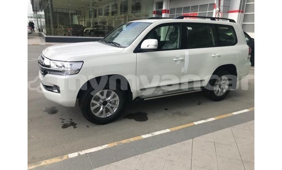 Buy Import Toyota Land Cruiser White Car in Import - Dubai in Ayeyarwady Buy Import Toyota Land Cruiser White Car in Import - Dubai in Ayeyarwady