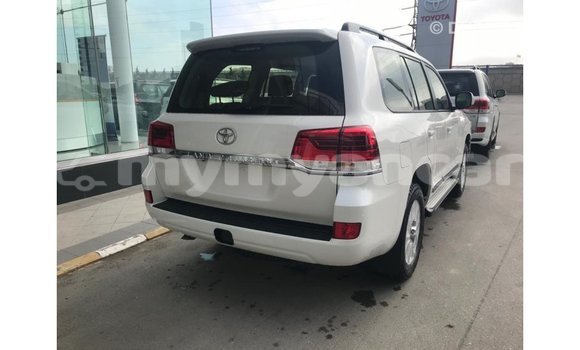 Buy Import Toyota Land Cruiser White Car in Import - Dubai in Ayeyarwady Buy Import Toyota Land Cruiser White Car in Import - Dubai in Ayeyarwady